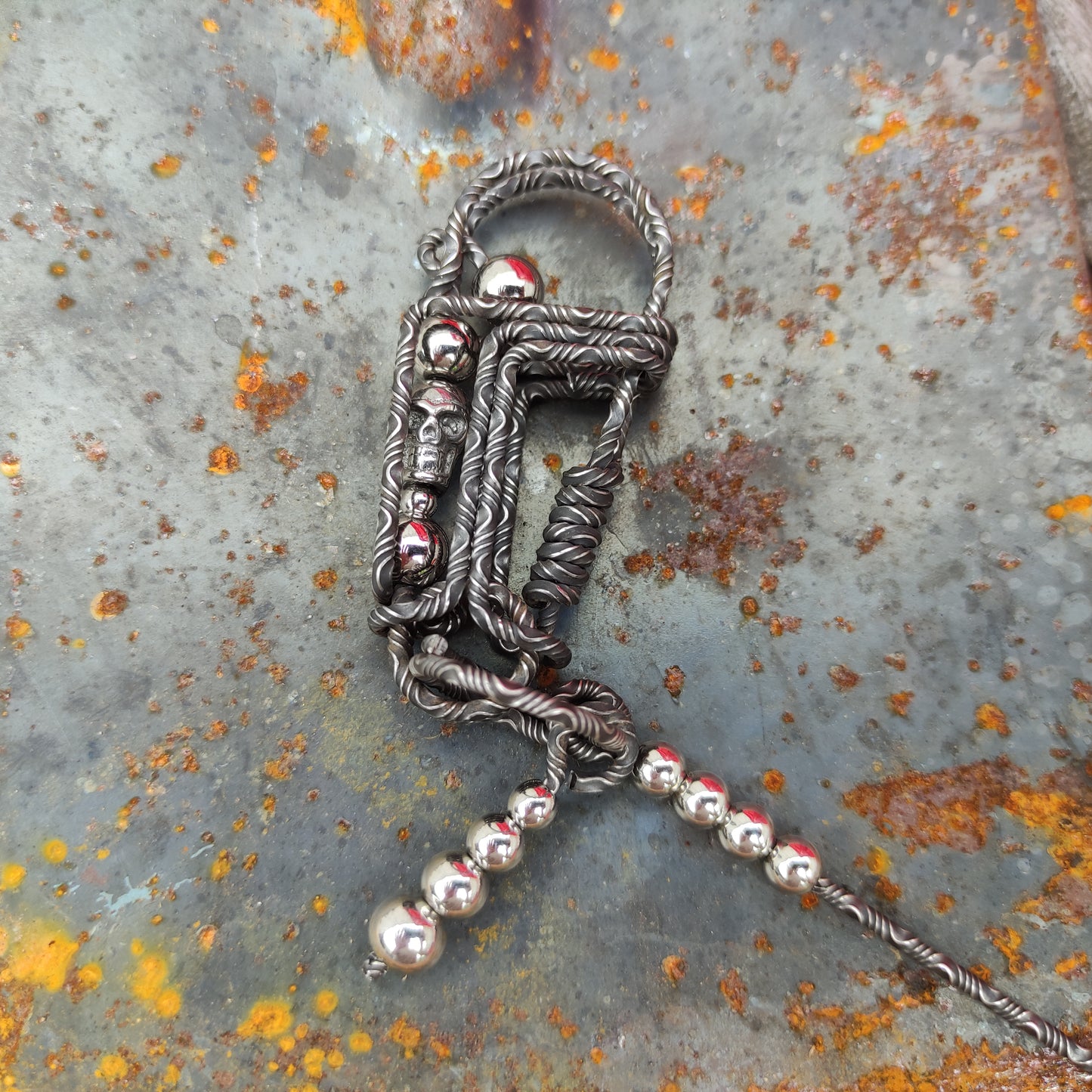 Skull Damascus Keychain β Bold Biker Spirit, Handcrafted Steel
