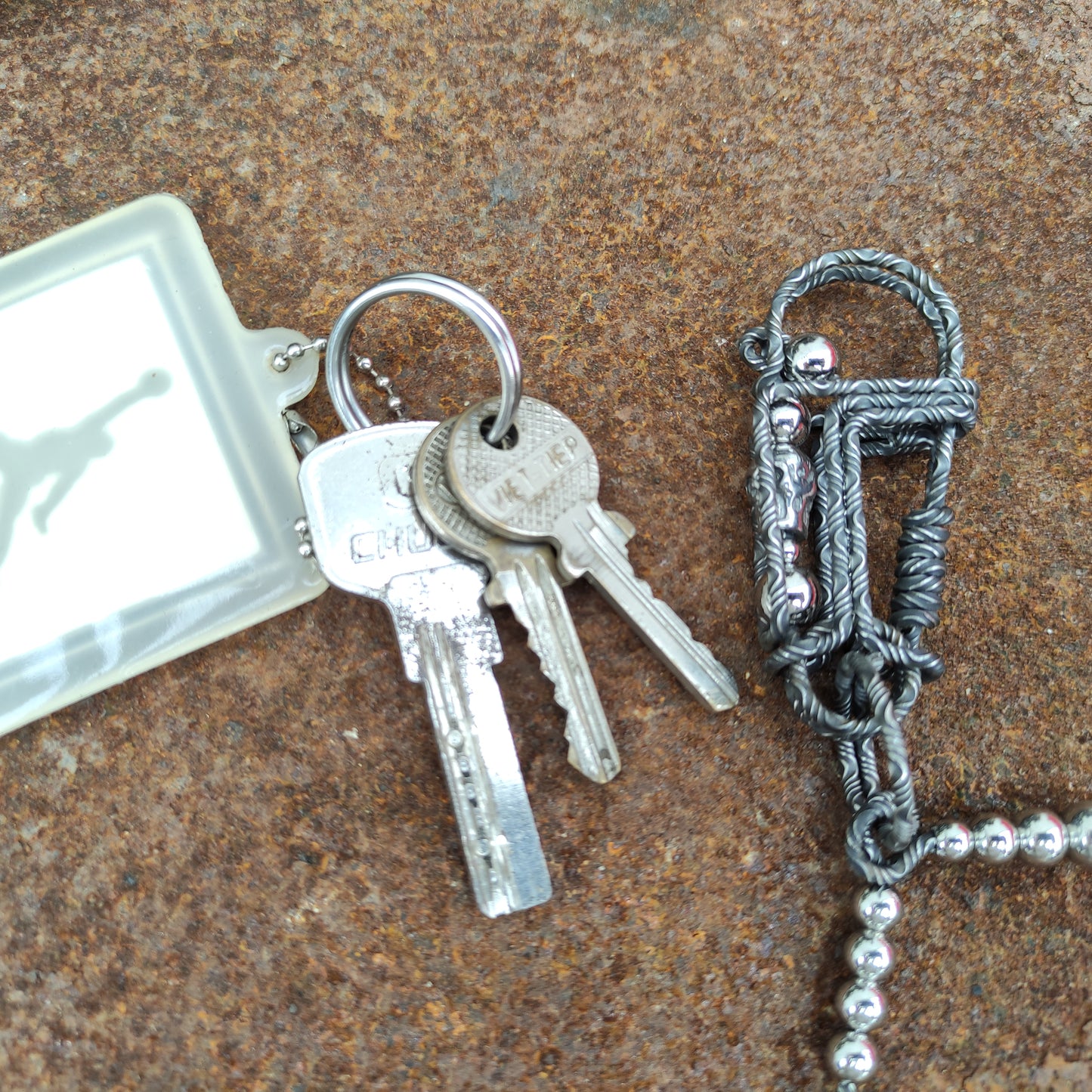 Skull Damascus Keychain – Bold Biker Spirit, Handcrafted Steel